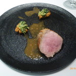 カンテサンス - ラムドック産乳飲み仔牛のカジドヴォーに落花生とセロリのつけ合わせ