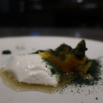 ete - ココナッツのブランマンジェ 甘夏、蓬のアイス添えアップ