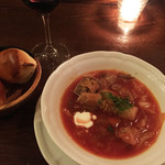 スンガリー 新宿東口本店 - ボルシチとピロシキ。