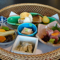 日本料理　筑紫野 - ＊花籠 「鮪のお刺身」「煮物」「ごま豆腐」「鰆の焼き物」「胡瓜としめじの白和え」「出汁巻玉子」etc.