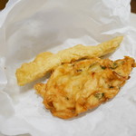 呉屋てんぷら屋 - 奥:いんげん、手前:野菜