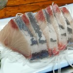 大番 - ブリ刺身(450円)