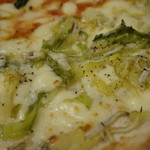 チーロ - 春キャベツとシラスのピッツァUP