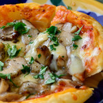 Charcoal grilled chicken pie pizza