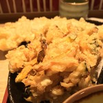 味奈登庵 - #食べログ的に撮るとこうなる。  
      揚げたての大きいかき揚げ天ぷら。
      イイね！