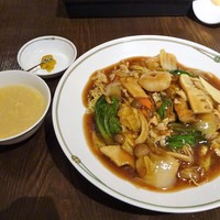中国飯店 紫玉蘭 - ランチ：五目あんかけやきそば