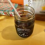 アリクイ食堂 - 食後のアイスコーヒー
      アイスだと一杯だけだが、ホットならセルフで飲み放題。このサービスもうれしい。