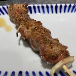 博多串焼き バッテンよかとぉ - 「炙りレバー」(90円)。