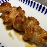 博多串焼き バッテンよかとぉ - 「鶏皮」(110円)。