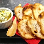 博多串焼き バッテンよかとぉ - 「チーズ豆腐」(480円)。バゲット付き。