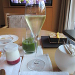 ザ・リッツ・カールトン京都 - プレステージシャンパーニュをグラスで