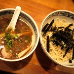 つけ麺（鯛だしつけ麺・平打ち麺）７５０円