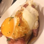クロッキオ - 自家製ベーコンとマッシュポテト、半熟卵