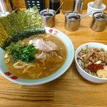 ラーメン 竜家 - ラーメン並 ¥680 ネギチャーシュー丼 ¥150