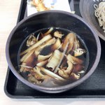 Yude Tarou Kazokamita Nadareten - 肉舞茸そばのつけ汁