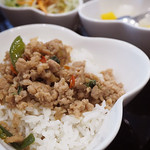 タイ国料理 ペンタイ - ランチセットのミニガパオ