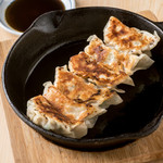 ながりの炉 - 鉄板焼き餃子　