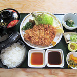 トンカツ定食