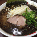 黒マー油豚骨醤油らーめん 750円