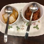 トマト - 薬味。福神漬けと玉ねぎ