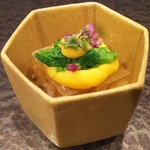 先付 毛蟹の加減酢ゼリー寄せ 菜の花･黄身酢･穂紫蘇