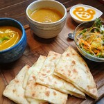 ユアーズダイニング - ネパールカリーセット(チーズナン) 1,026円