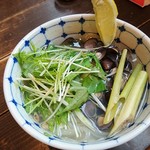 ユアーズダイニング - 北海道しじみとレモングラスのフォー 734円