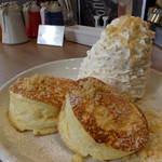 Hona Cafe - ハワイアンリコッタパンケーキwithメガホイップ1200円