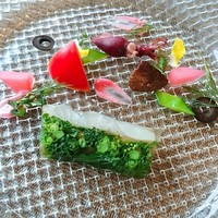 伊勢ケ丘庭 - 前菜・桜鯛と菜の花のゼリー寄せ。春らしい色鮮やかな一皿(*ﾟдﾟ*)