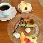 喫茶　フォレスト - 手前・抹茶チーズケーキ