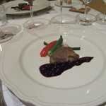 トラットリア・アルベロ - 肉料理／もち豚の柔らかボリートかりかり焼き、干しイチジクとクローブのソース