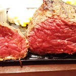 カタマリ肉ステーキ＆サラダバー にくスタ 南蒲田店 - ランプステーキの断面