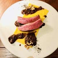 THE GATEHOUSE - ハンガリー産カモ胸肉のロースト パスタの絨毯