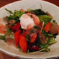 TRUNK(KITCHEN) - 布施野菜のグリル&マグロの生ハム&ポーチドエッグのサラダ