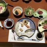 旅館 湯之迫 - 最初に用意された夕食の１部馬刺しも地元ならではの事