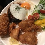 Kamatani - ハンバーグと鶏唐揚、ペシャメルクリームコロッケ