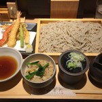 蕎麦きり みよた - 天もり板せいろ御膳を大盛りで980円