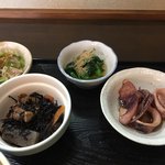 ささら - ひじき旨煮 イカ煮付け
      鯛たたき ほうれん草おひたし