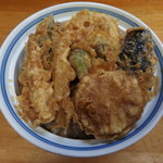 天はる - お値打ちの野菜天丼（８００円）