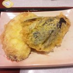 穂の川製麺 - さつまいもとなすびの天ぷら