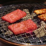 松庵 - 特選カルビ調理中