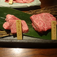 飛騨牛一頭家 馬喰一代 銀座 - 霜降り・赤身食べ比べ（ミスジ・マルシン）