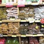 旭製菓 - お店の中はかりんうだらけ