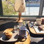 ju-tou - 窓際の席もオシャレ。