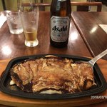 とん平 - とん平焼き ¥745- ビール中瓶 ¥550- (2018.3.16)