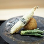 津の守坂 小柴 - 松葉蟹のコロッケ　白魚のあられ揚げ　こしあぶらの天ぷら　からすみ