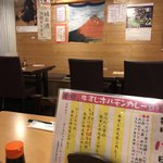 Genki Izakaya Kouta - 中央の連結テーブルから左側テーブル席を