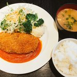 マーシュ亭 - 仔羊のメンチカツ 900円
      豚汁とご飯  200円