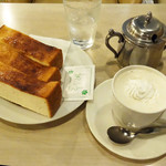 マヅラ喫茶店 - ウィンナーコーヒー
                                トースト