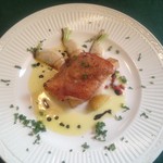 クングラーノサリ - 上林地飼い鶏モモ肉のグリル。